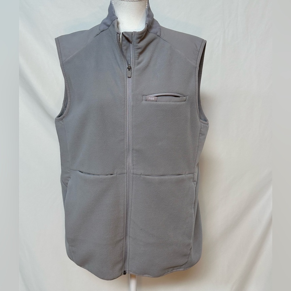 Figs On-shift light grey fleece vest scrubs XL